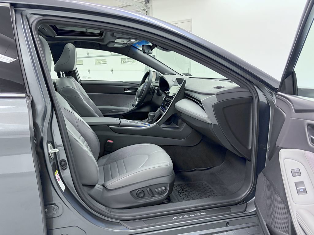 Used 2019 Toyota Avalon Touring w/ Advanced Safety Package FWD image 17