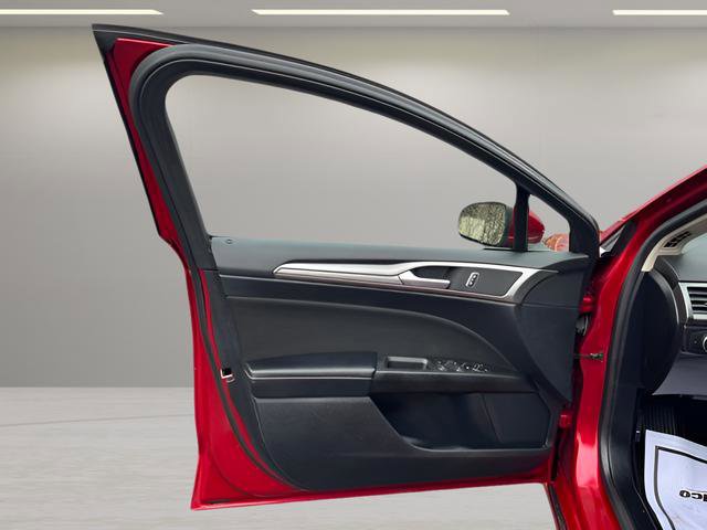 Used 2020 Ford Fusion SE image 8