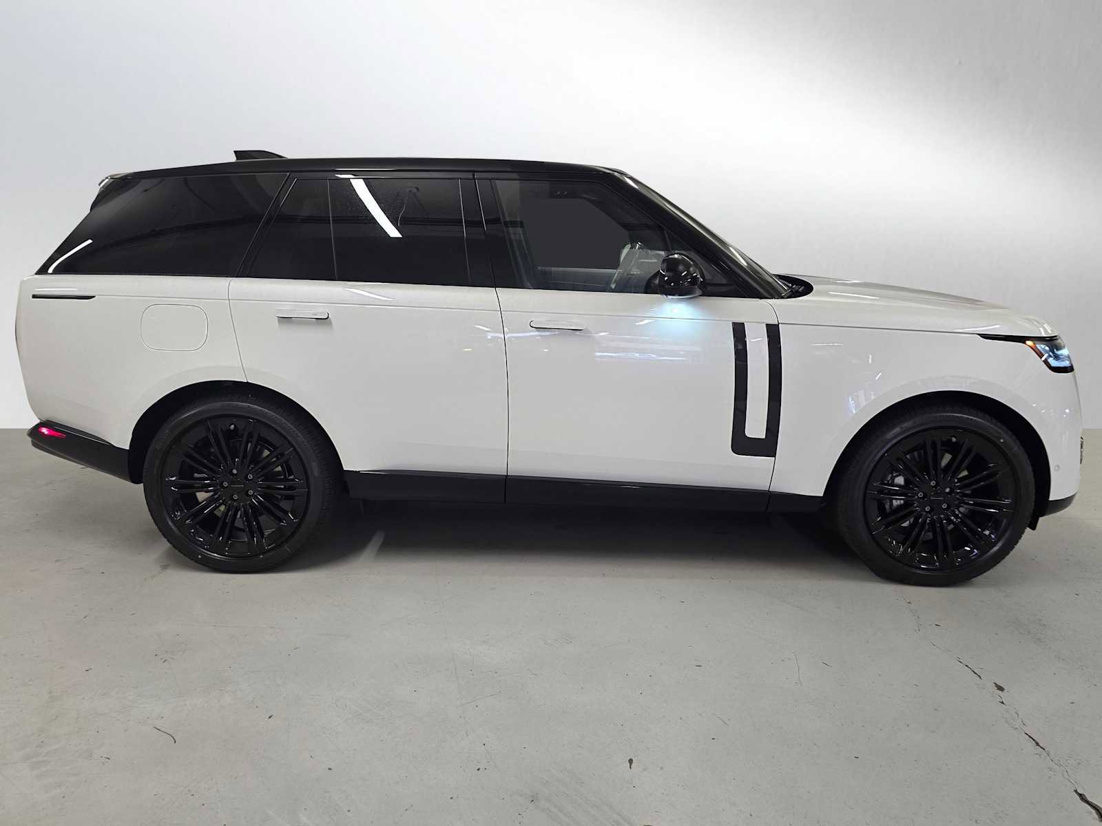 New 2026 Land Rover Range Rover SE image 6
