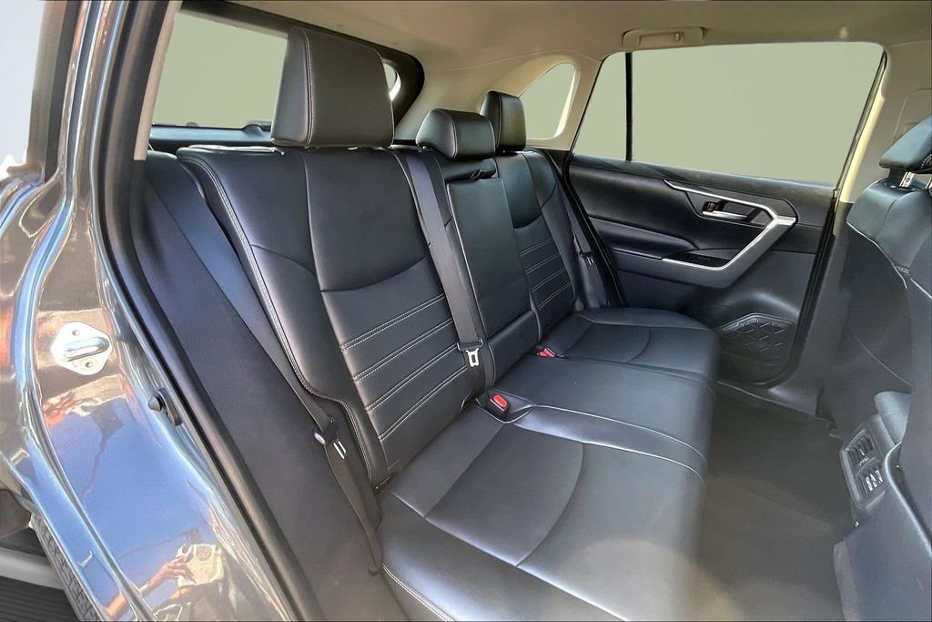 Used 2020 Toyota RAV4 XLE Premium FWD image 26