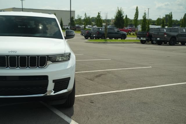 New 2026 Jeep Grand Cherokee L Laredo w/ MOPAR Finishing Package AWD/4WD image 43
