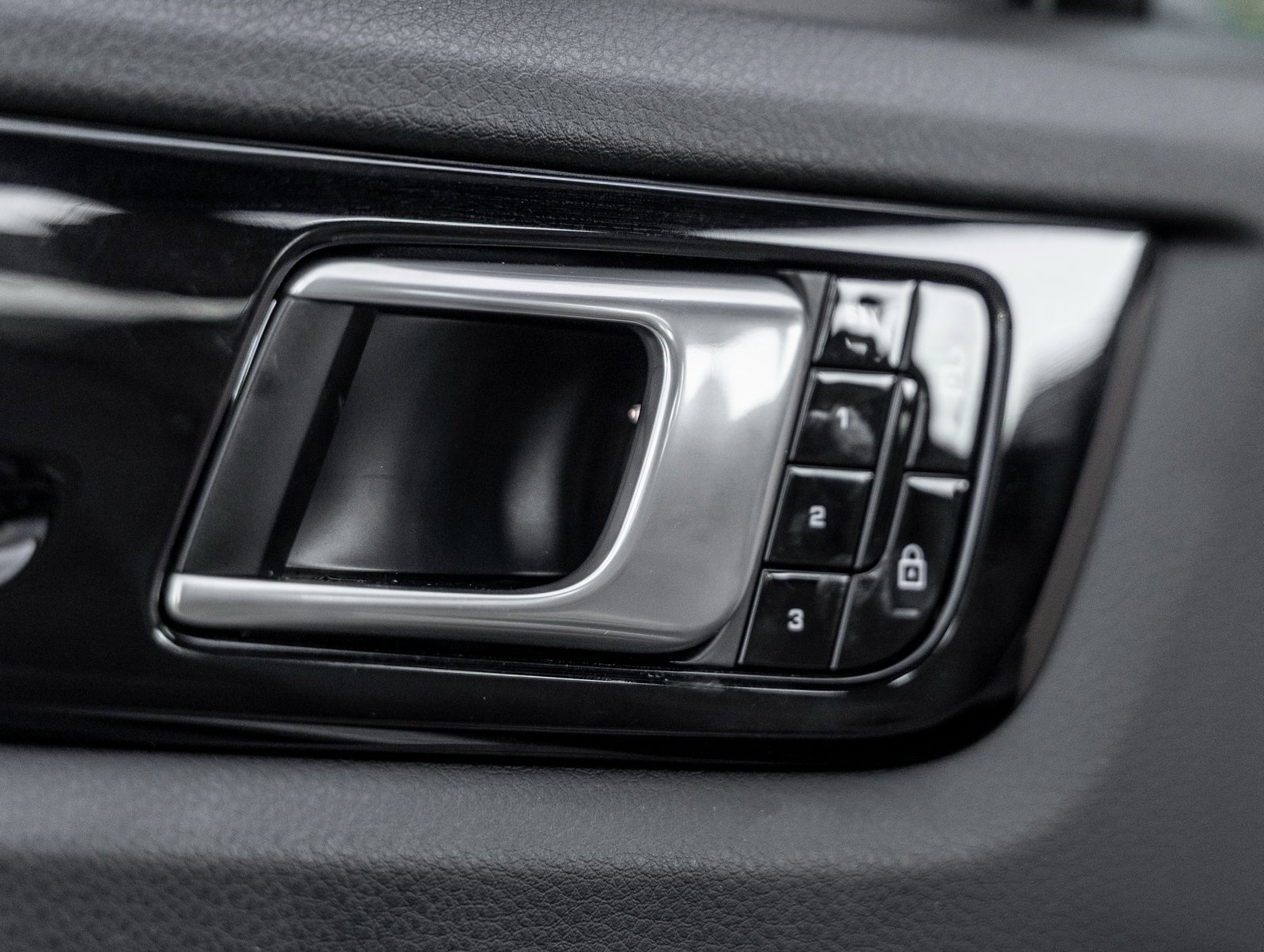 Used 2020 Porsche Cayenne image 21