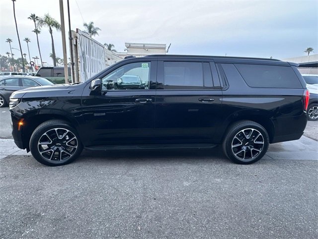 Used 2025 Chevrolet Suburban RST image 7