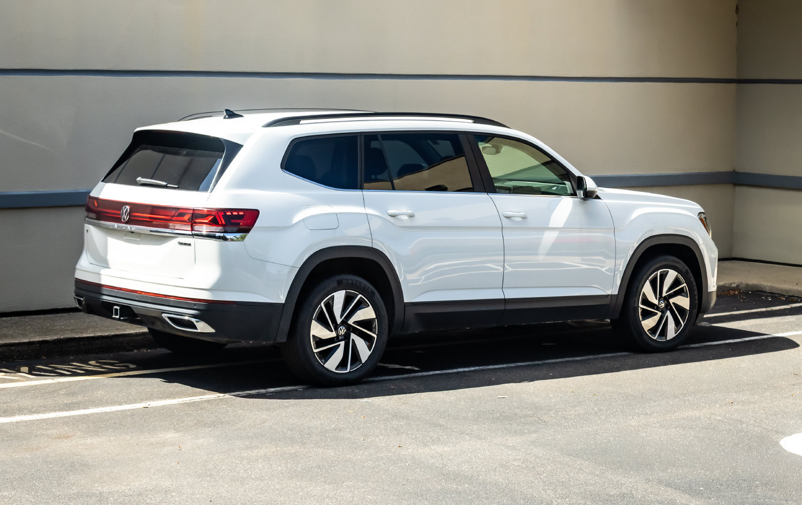 Used 2024 Volkswagen Atlas SE AWD/4WD image 8