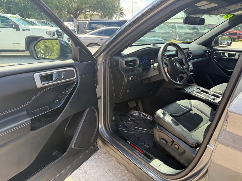 Used 2022 Ford Explorer ST AWD/4WD image 15