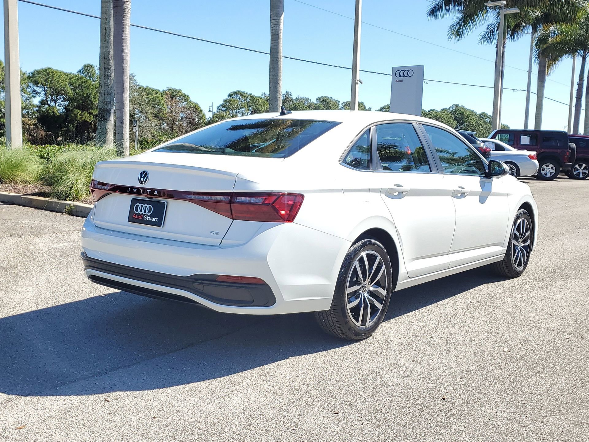 Used 2025 Volkswagen Jetta SE image 6