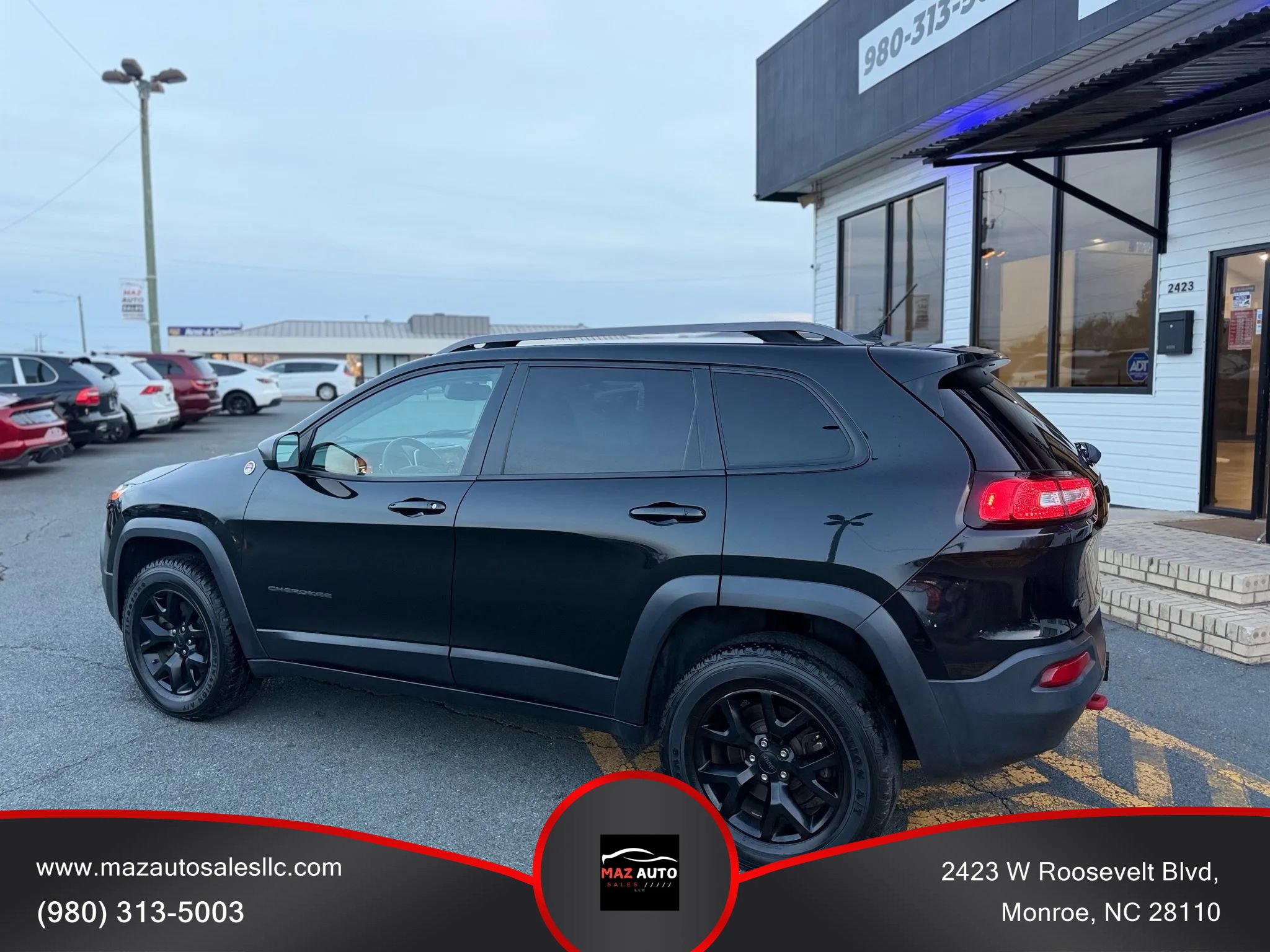 Used 2015 Jeep Cherokee Trailhawk w/ Trailer Tow Group image 6