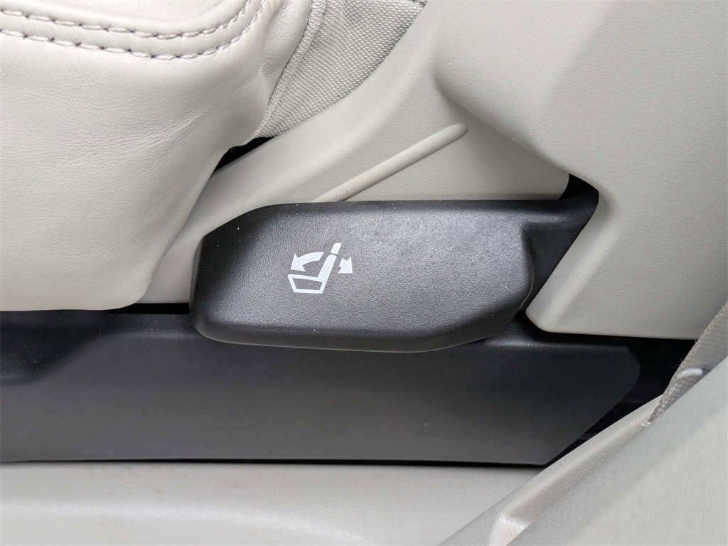 Used 2023 Volvo XC90 B6 Ultimate w/ Protection Package Premier image 15