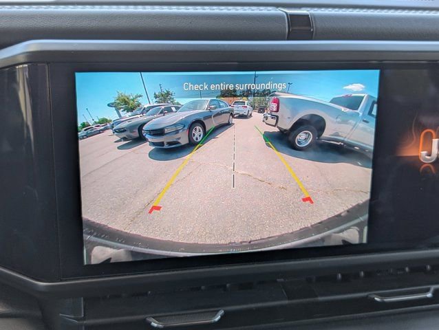 Used 2025 Jeep Wrangler Unlimited Sahara image 17