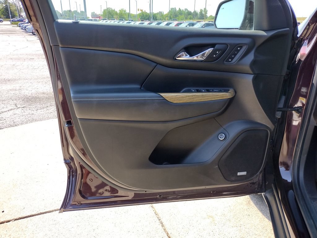 Used 2017 GMC Acadia Denali w/ Technology Package AWD/4WD image 9