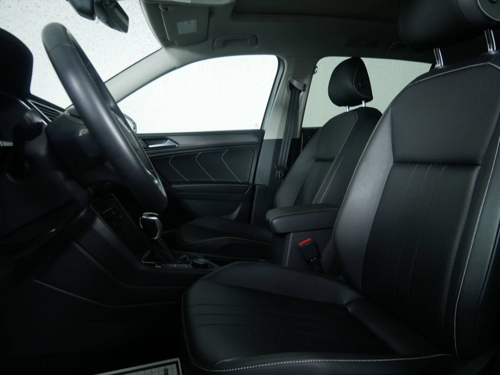 Used 2023 Volkswagen Tiguan SE w/ Panoramic Sunroof Package AWD/4WD image 15