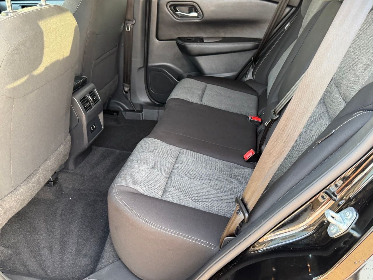 Certified 2024 Nissan Rogue SV FWD image 32