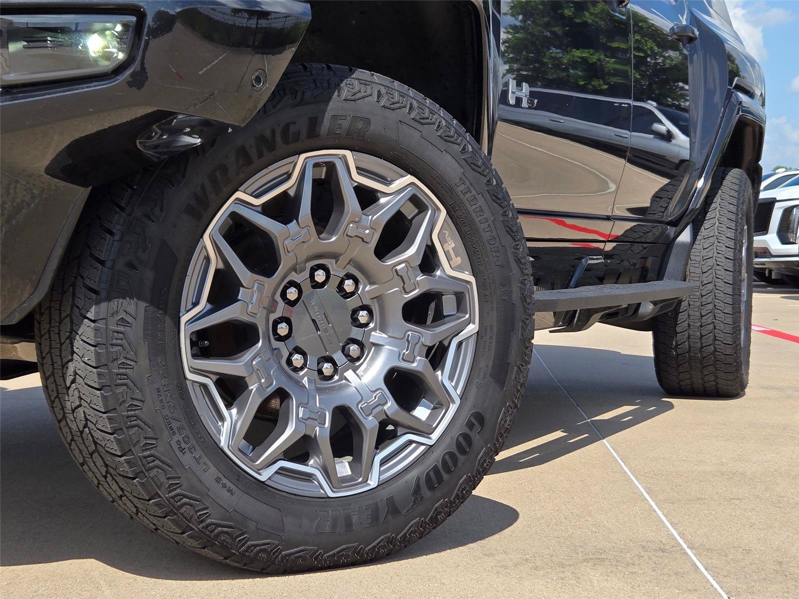 Used 2025 GMC Hummer EV 3X AWD/4WD image 8