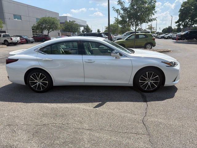 Used 2024 Lexus ES 300h w/ Premium Package FWD image 2