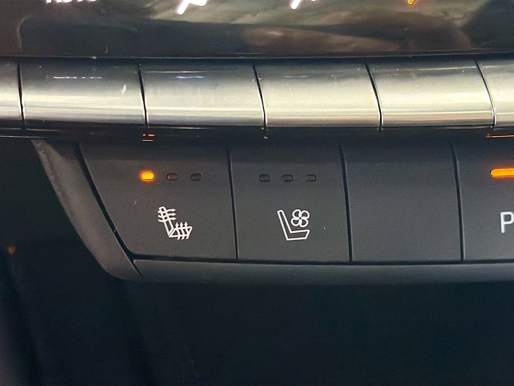 Used 2025 Cadillac XT4 Sport image 19