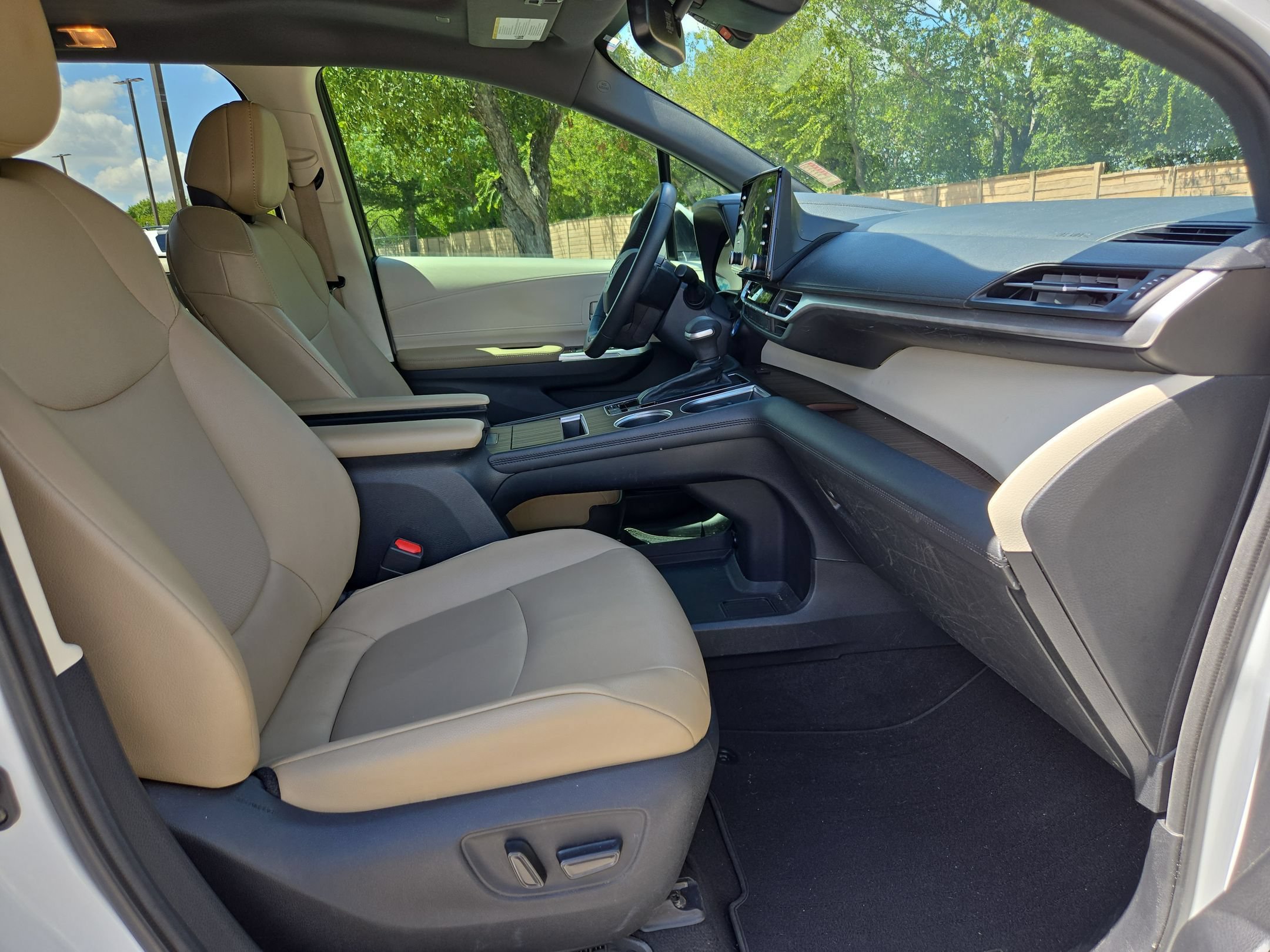 Used 2022 Toyota Sienna XLE FWD image 15