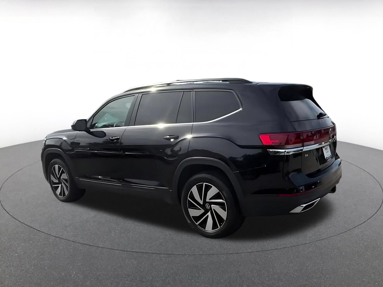Used 2025 Volkswagen Atlas SE AWD/4WD image 10