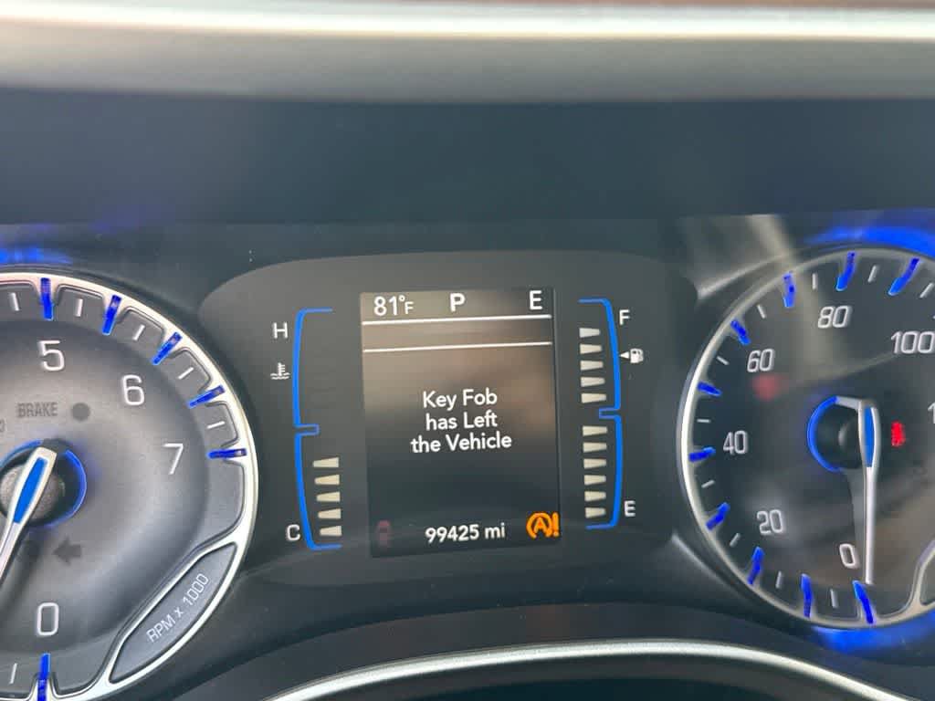 Used 2019 Chrysler Pacifica Touring-L FWD image 17