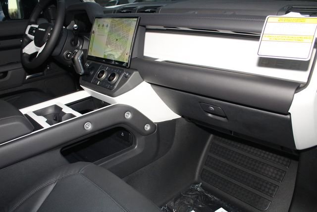New 2026 Land Rover Defender 130 X-Dynamic SE image 23