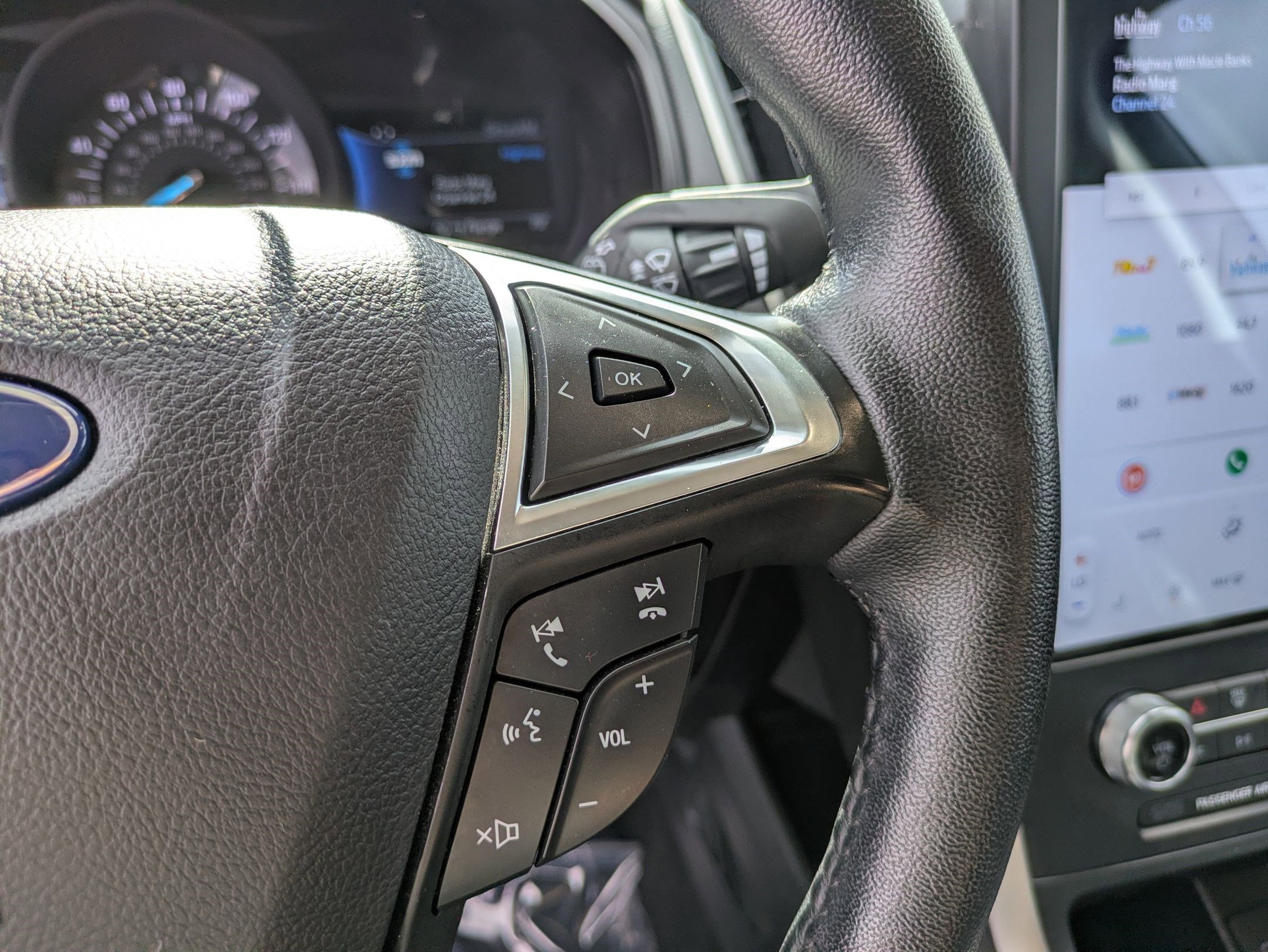 Used 2024 Ford Edge SEL image 18