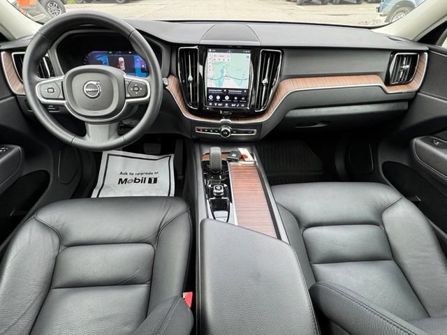 Used 2022 Volvo XC60 B5 Momentum w/ Climate Package AWD/4WD image 16