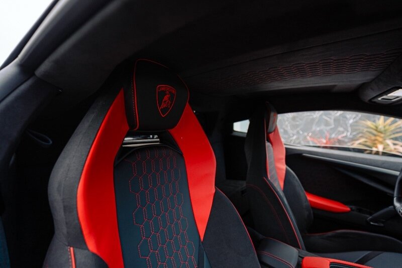 Used 2024 Lamborghini Revuelto image 13
