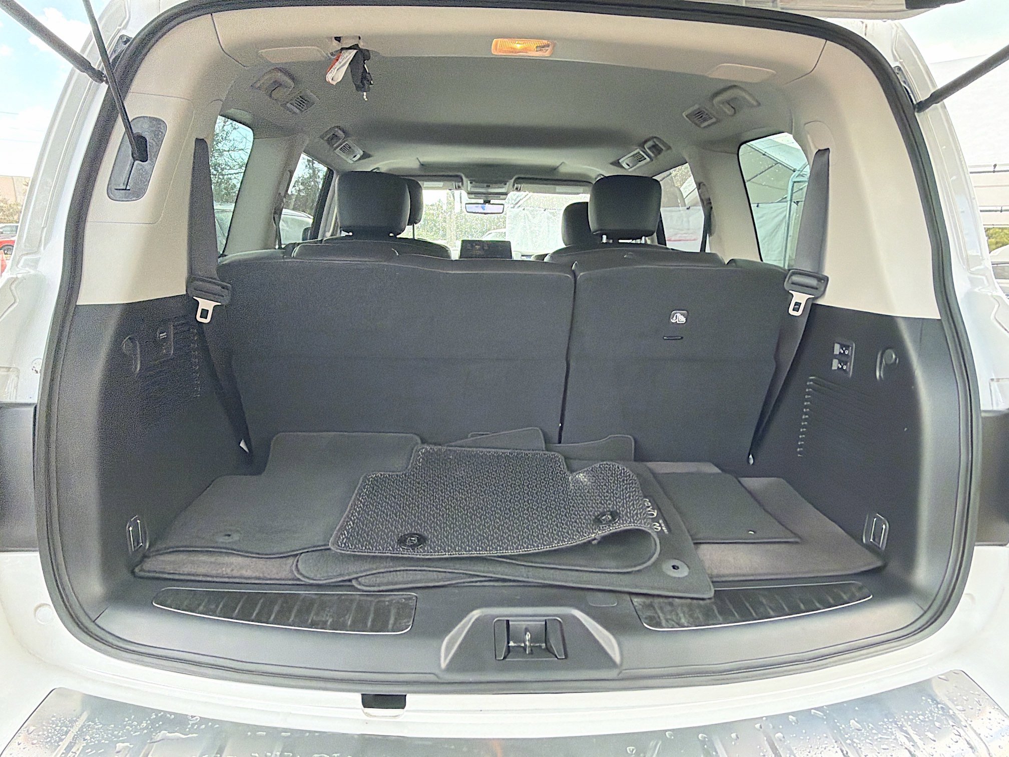 Used 2023 INFINITI QX80 Luxe w/ Cargo Package AWD/4WD image 13