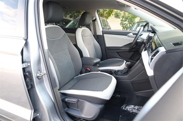 New 2025 Volkswagen Taos SE image 24