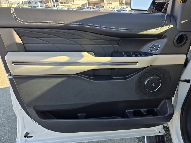 Used 2024 Ford Expedition Platinum image 19