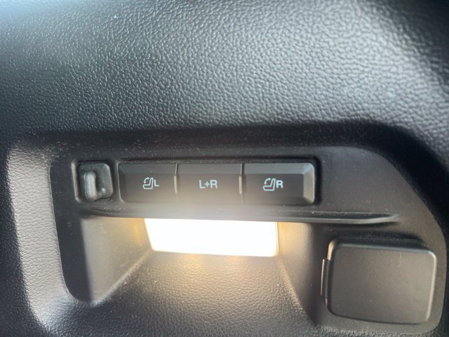 Used 2022 Ford Explorer Platinum w/ Equipment Group 601A AWD/4WD image 18