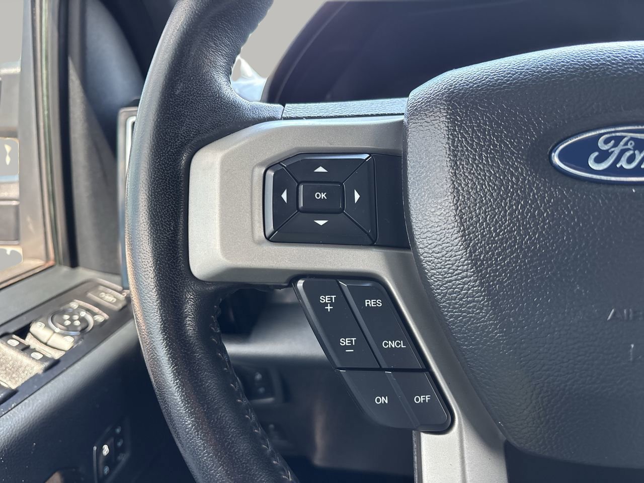 Used 2022 Ford F250 Lariat w/ Black Appearance Package image 28