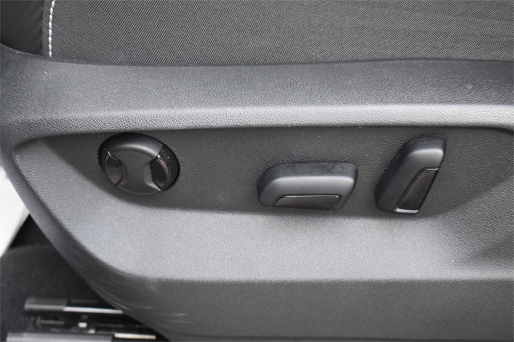 Used 2024 Volkswagen Atlas Cross Sport SE image 24