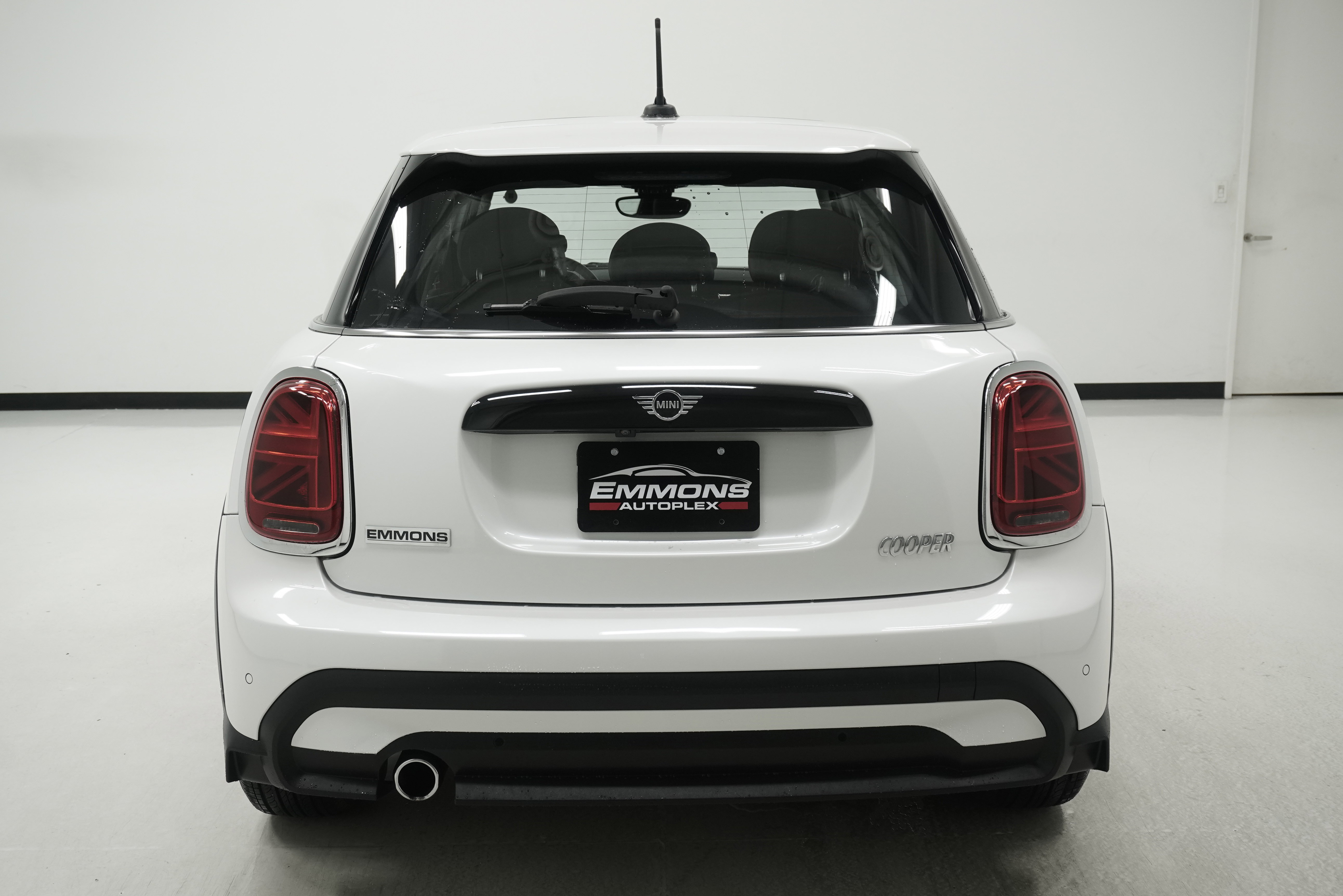 Used 2024 MINI Cooper 4-Door Hardtop FWD image 2