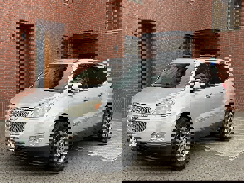 Used 2009 Chevrolet Traverse LT image 1