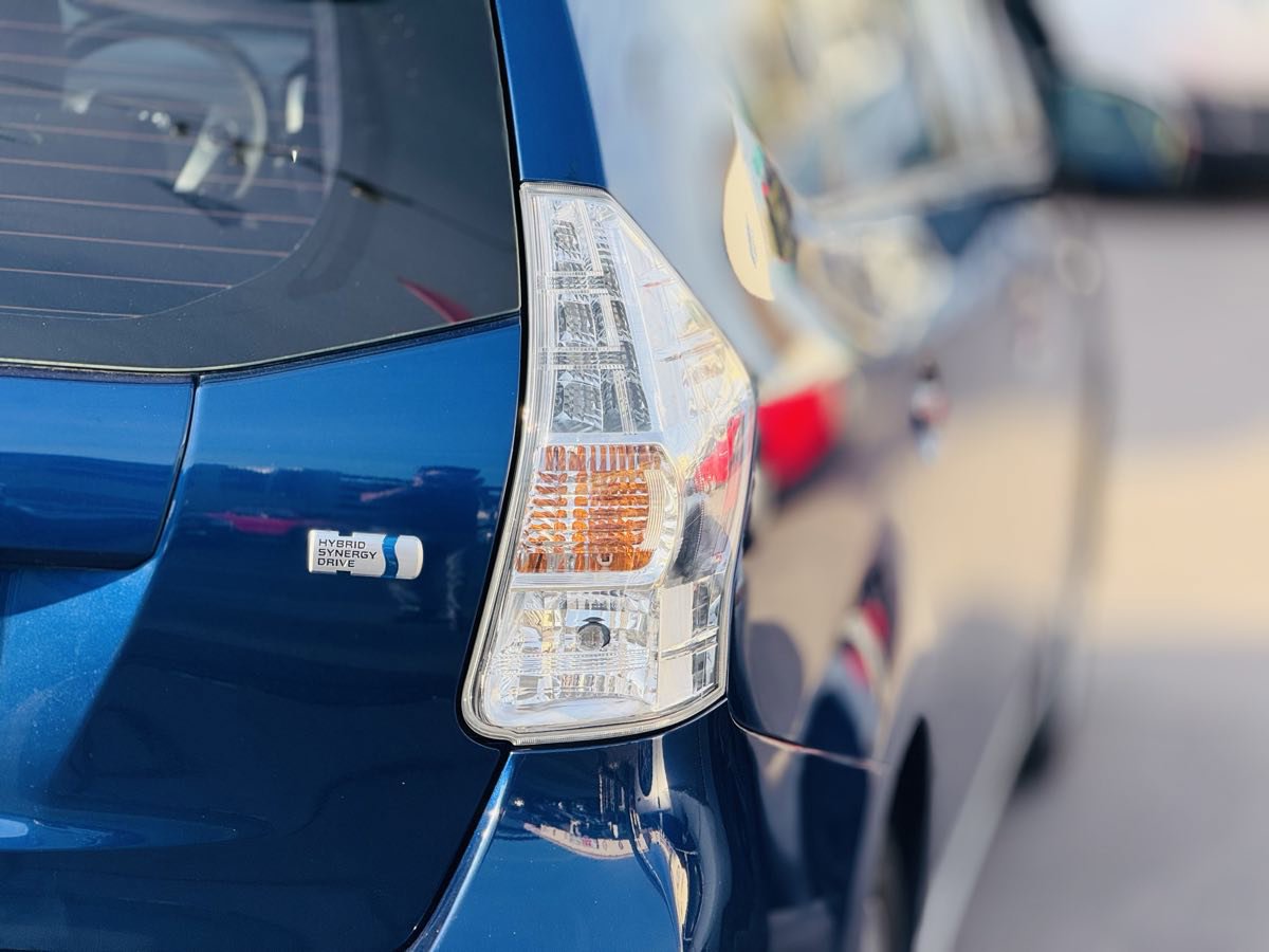 Used 2014 Toyota Prius V Two image 10