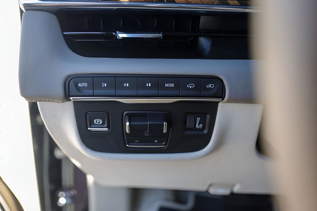 Certified 2024 Cadillac Escalade Premium Luxury Platinum w/ Heavy-Duty Trailer Package image 15