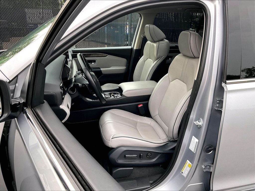 Used 2023 Honda Pilot Elite image 9