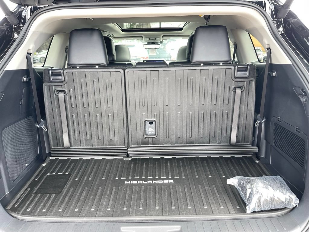 New 2026 Toyota Highlander Platinum AWD/4WD image 11