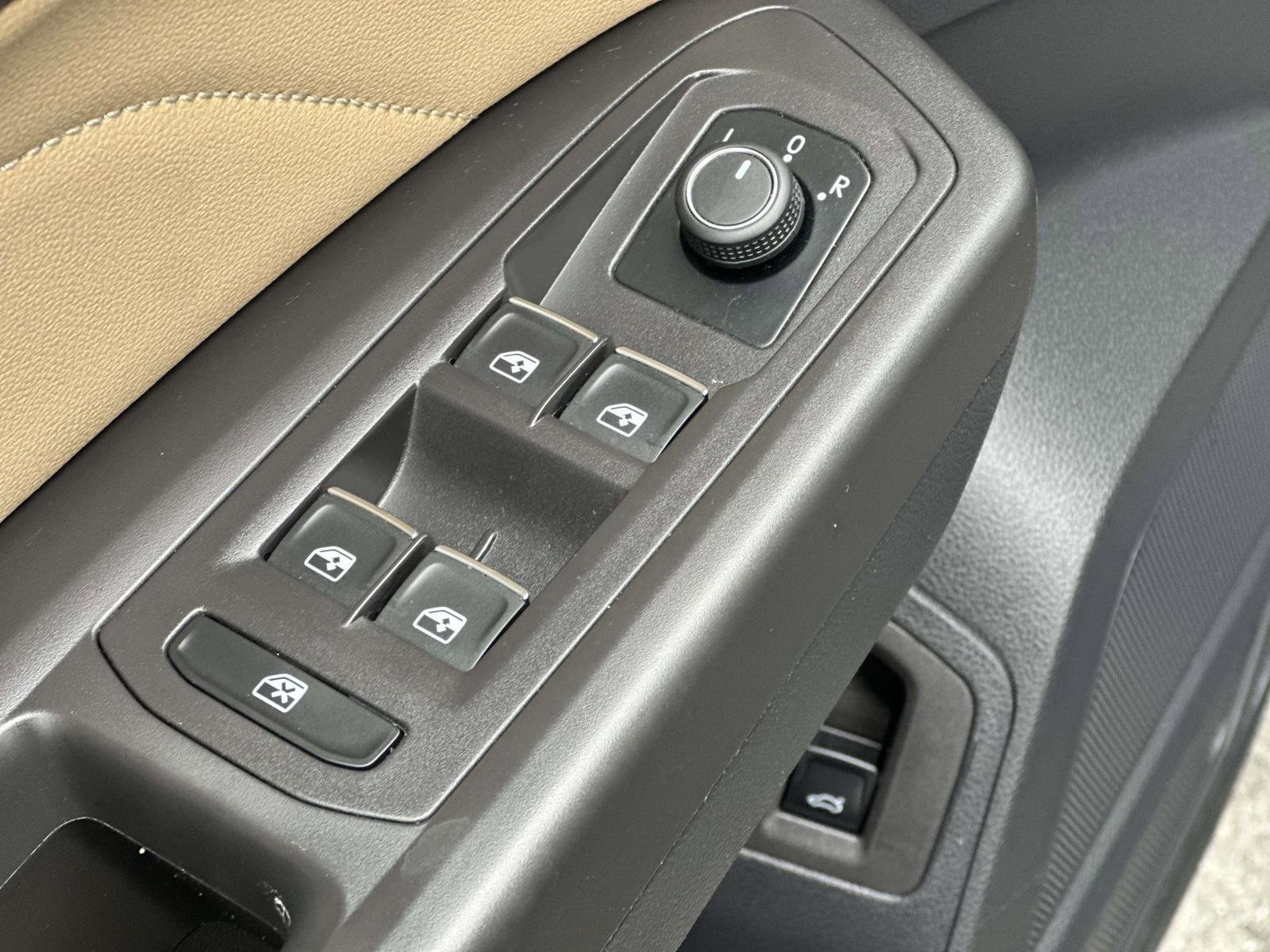 Used 2023 Volkswagen Atlas Cross Sport SEL image 21