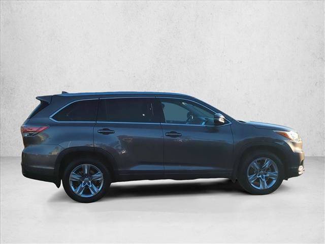 Used 2014 Toyota Highlander Limited w/ Driver Technology Package AWD/4WD image 4