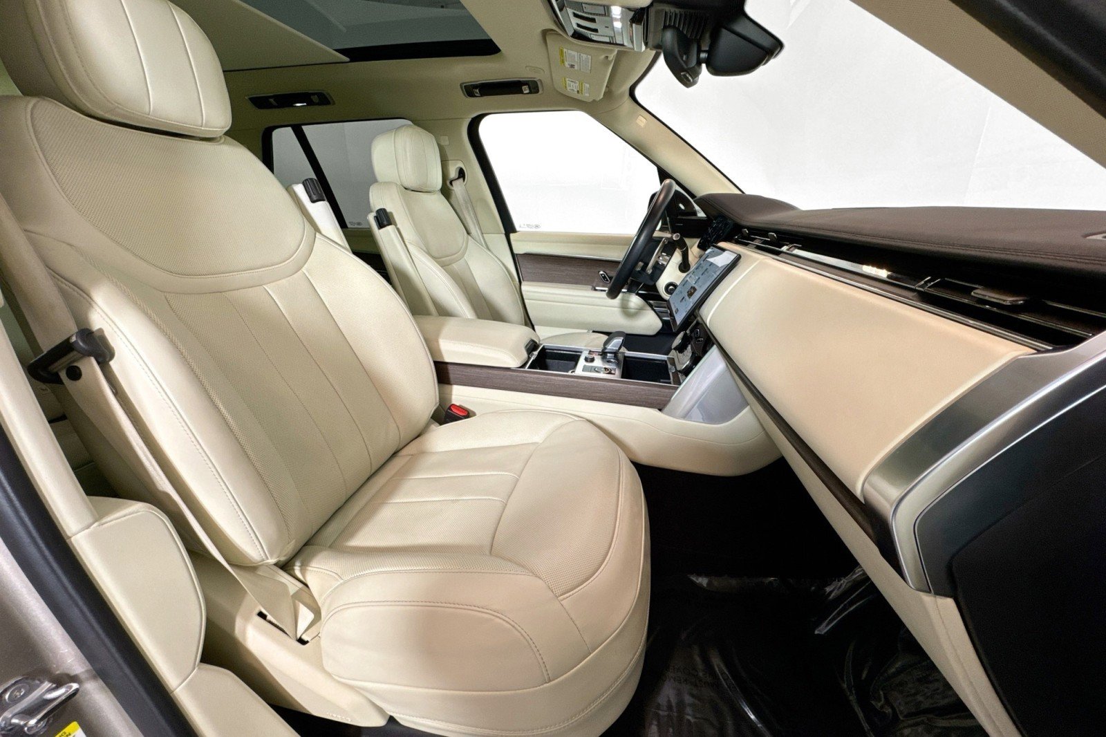 Used 2023 Land Rover Range Rover SE image 26