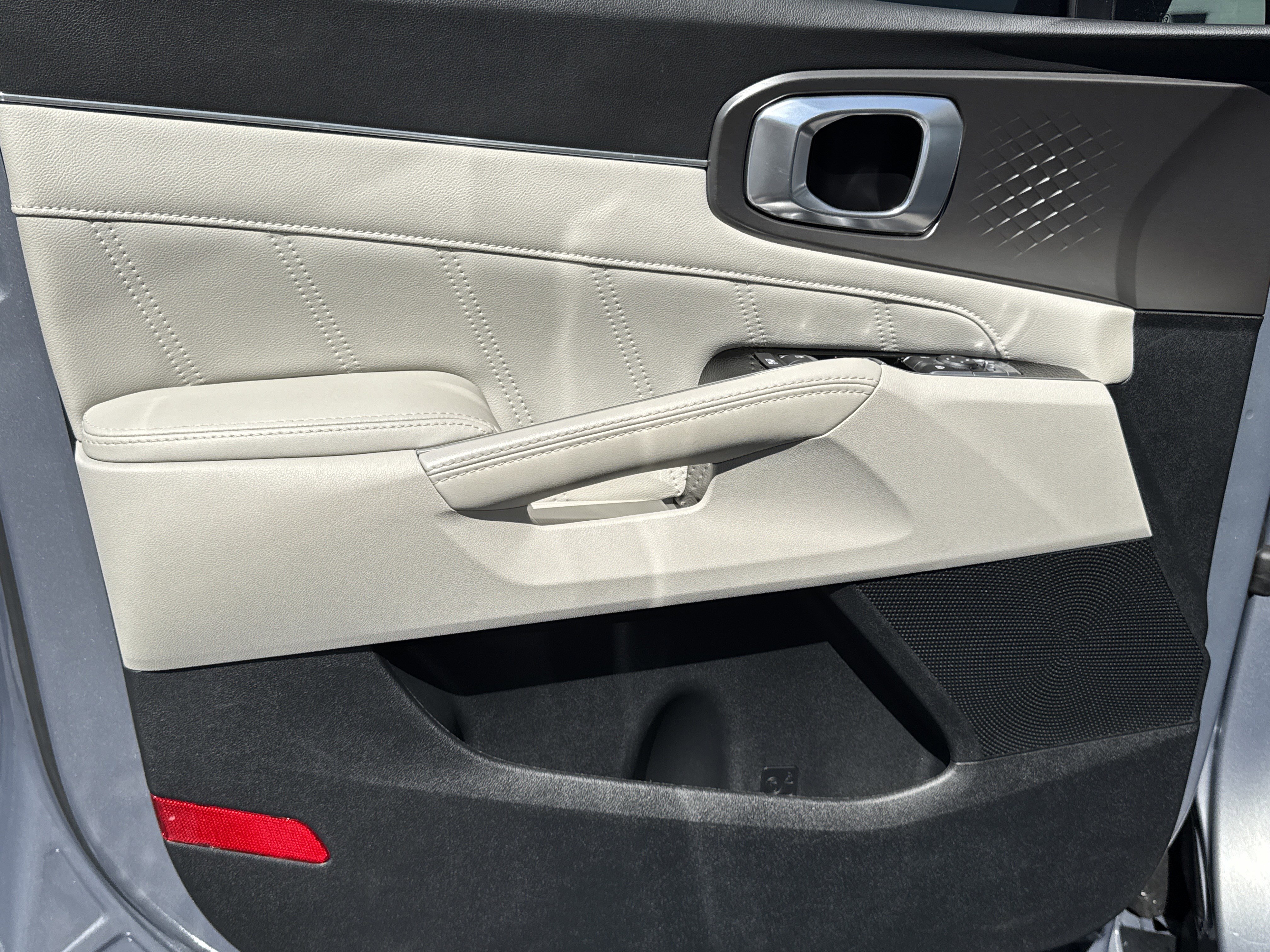 Used 2023 Kia Sorento SX image 17