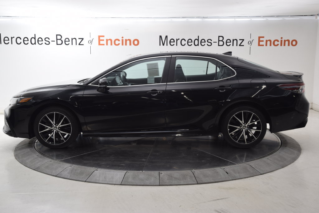 Used 2024 Toyota Camry SE w/ Convenience Package FWD image 3