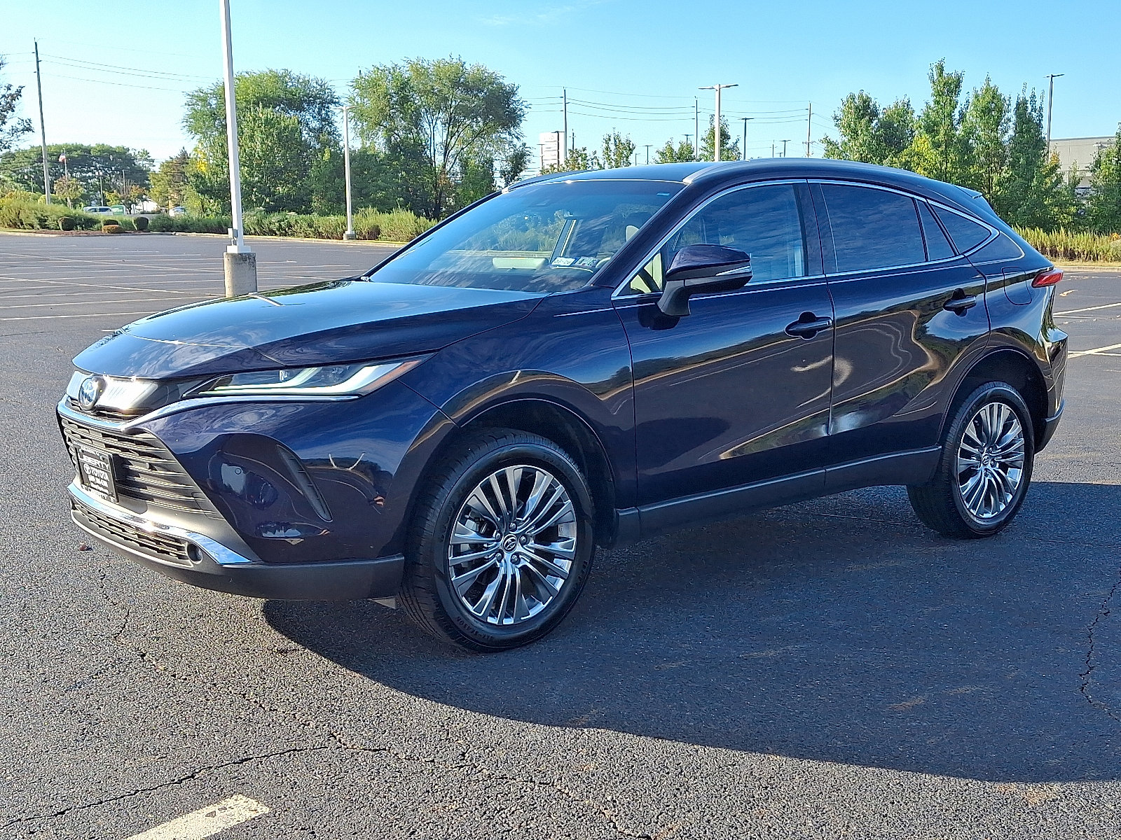 Used 2024 Toyota Venza XLE image 3