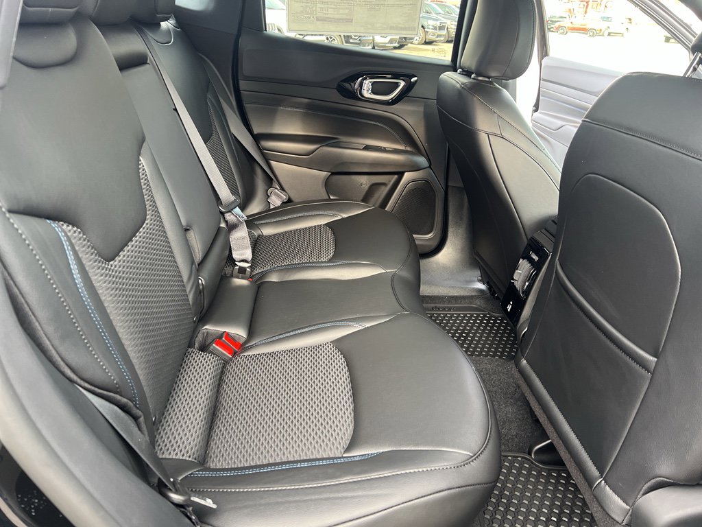 New 2026 Jeep Compass Latitude image 12