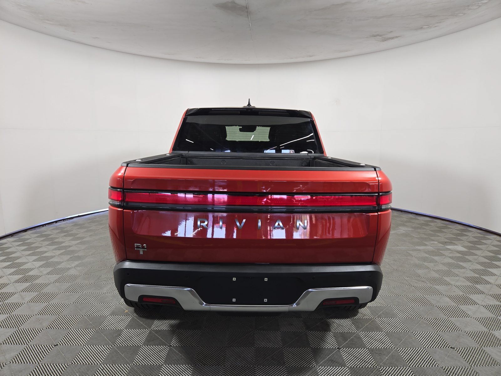 Used 2023 Rivian R1T Adventure Dual AWD/4WD image 4