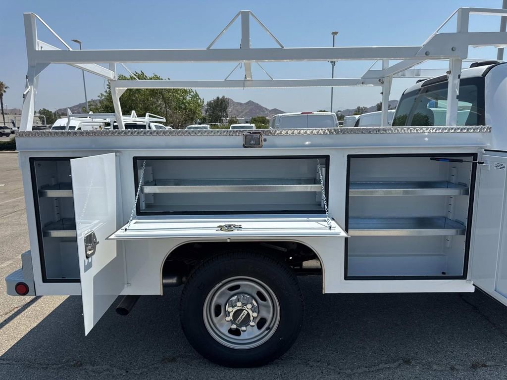New 2025 Ford F350 XL w/ XL Chrome Package image 19