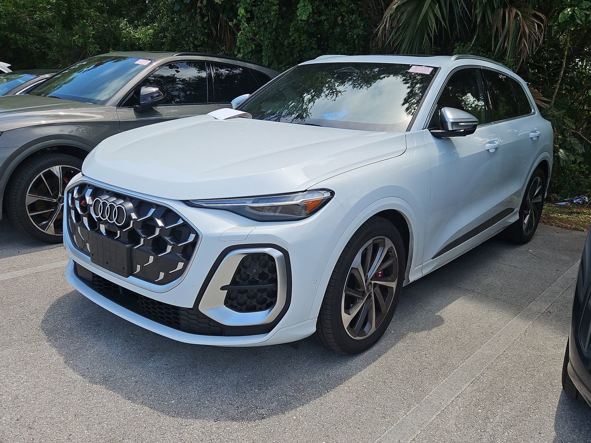 Certified 2025 Audi SQ5 Prestige AWD/4WD image 3
