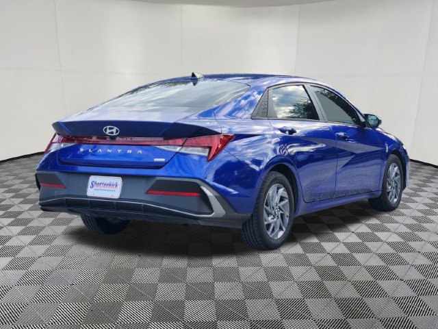 Used 2024 Hyundai Elantra Blue FWD image 5