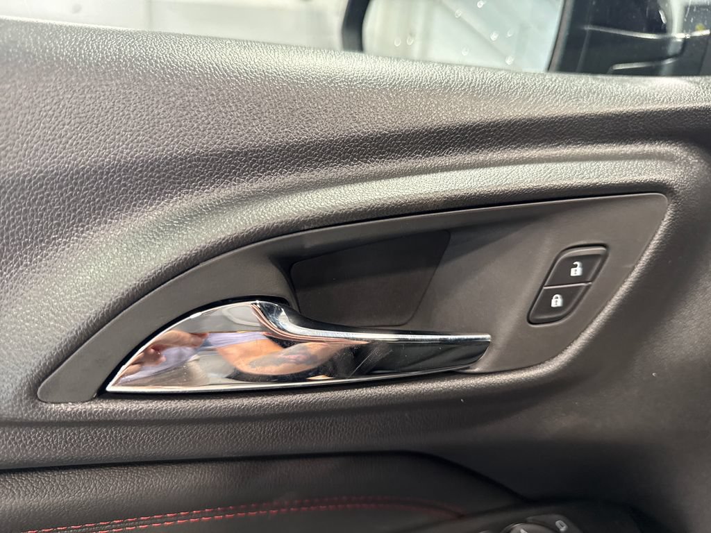New 2026 Chevrolet Trax RS w/ Sunroof Package FWD image 32